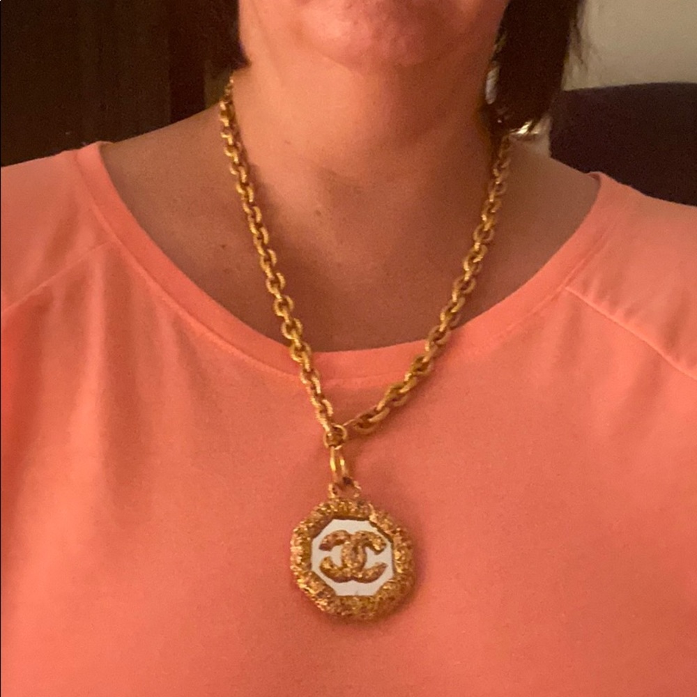 CHANEL authentic necklace gold